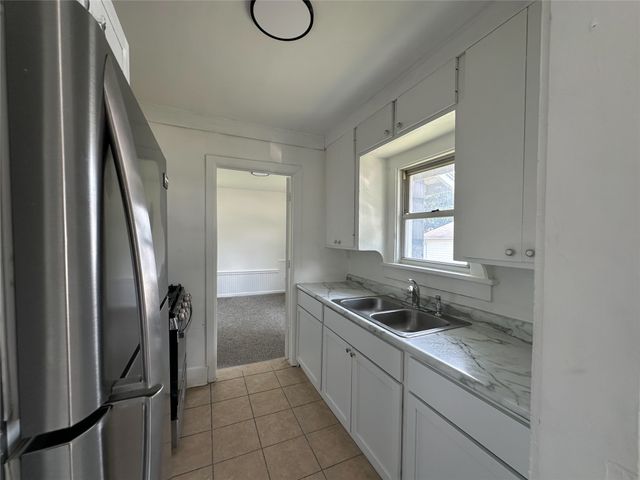 1719 E 24th Street, Des Moines, IA 50317
