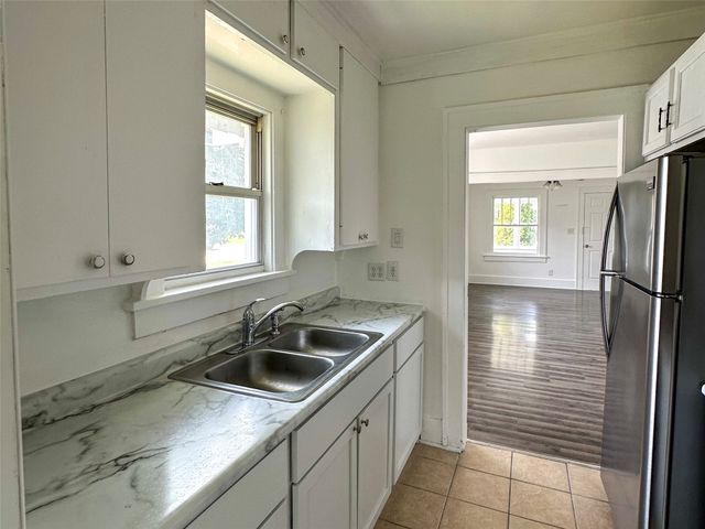 1719 E 24th Street, Des Moines, IA 50317