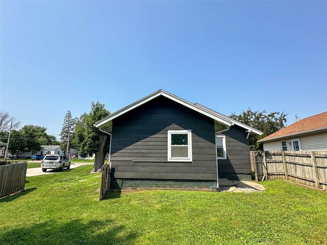 1719 E 24th Street, Des Moines, IA 50317