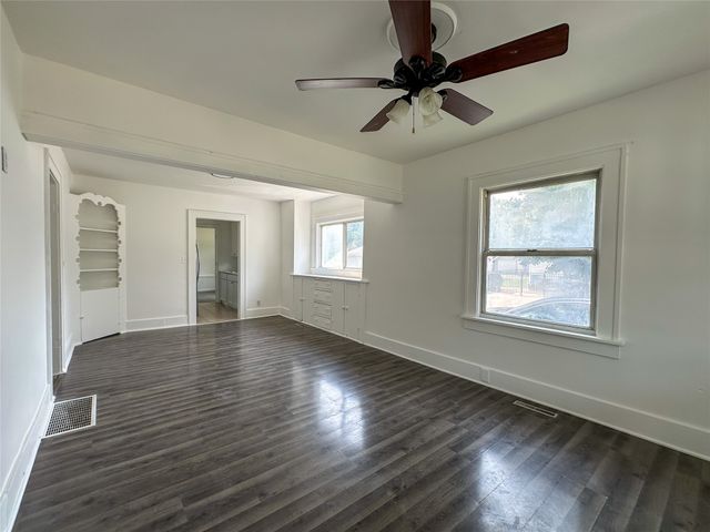1719 E 24th Street, Des Moines, IA 50317