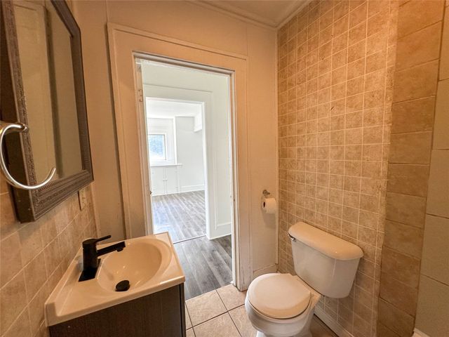 1719 E 24th Street, Des Moines, IA 50317