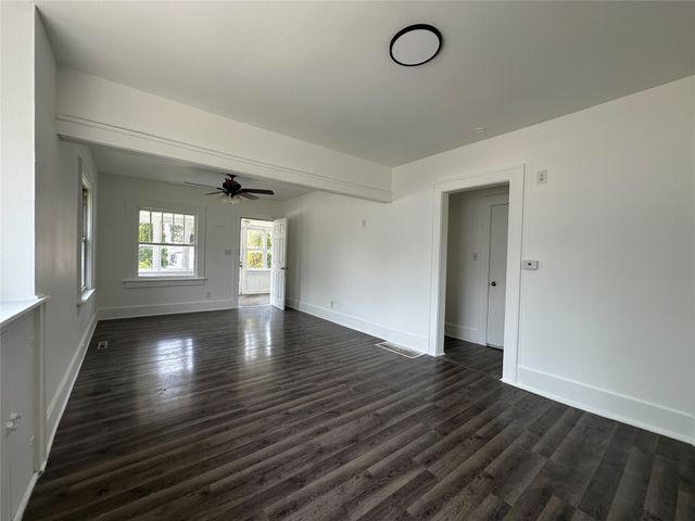 1719 E 24th Street, Des Moines, IA 50317