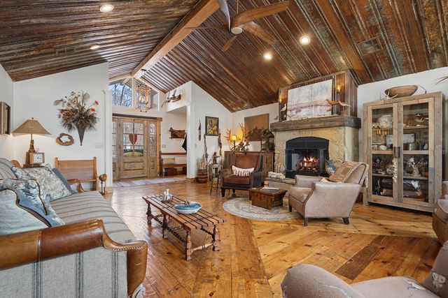 29573 S 585 Court, Grove, OK 74344