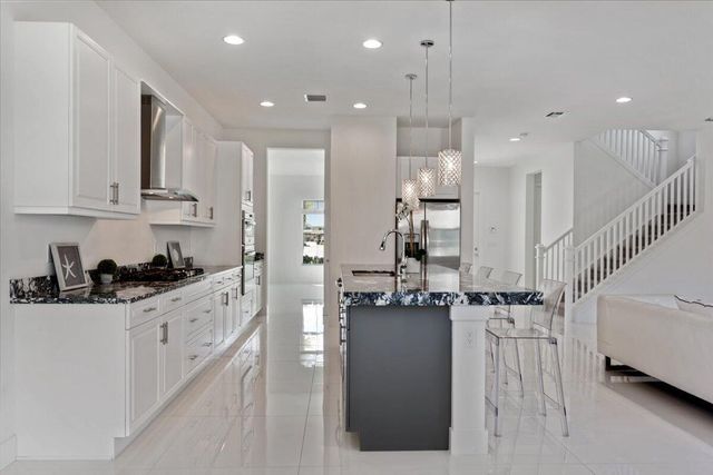 8059 Hobbes Way, Palm Beach Gardens, FL 33418