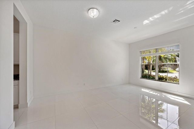 8059 Hobbes Way, Palm Beach Gardens, FL 33418