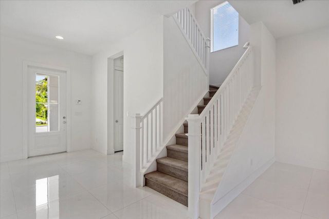 8059 Hobbes Way, Palm Beach Gardens, FL 33418