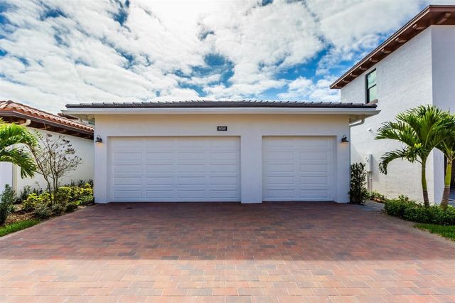 8059 Hobbes Way, Palm Beach Gardens, FL 33418