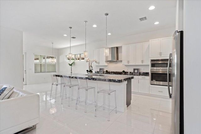 8059 Hobbes Way, Palm Beach Gardens, FL 33418