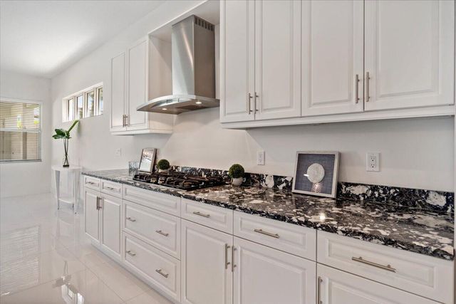 8059 Hobbes Way, Palm Beach Gardens, FL 33418