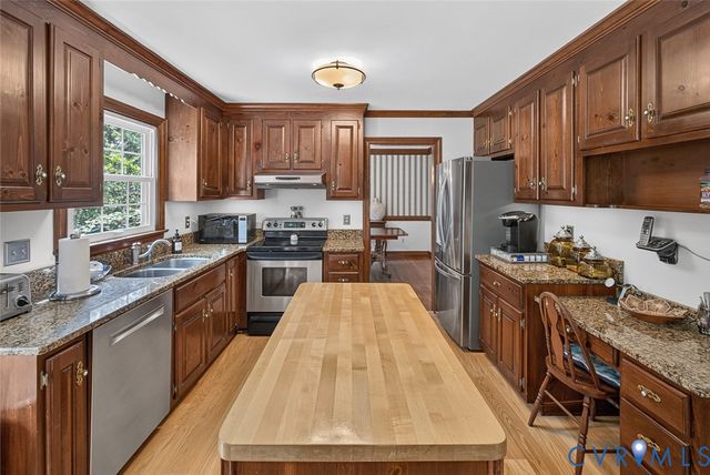 12435 Stone Horse Ct, Glen Allen, VA 23059
