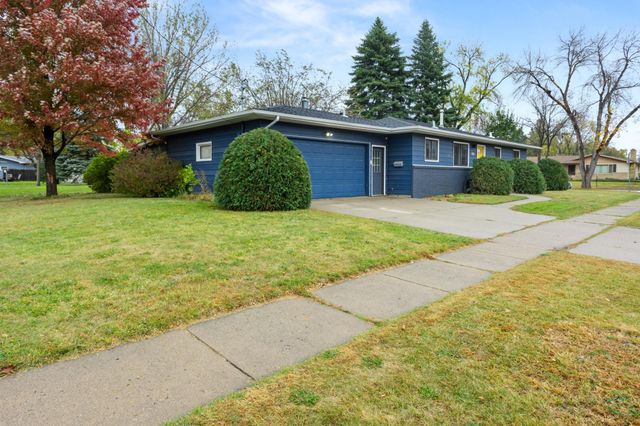 1902 24th Avenue S, Moorhead, MN 56560