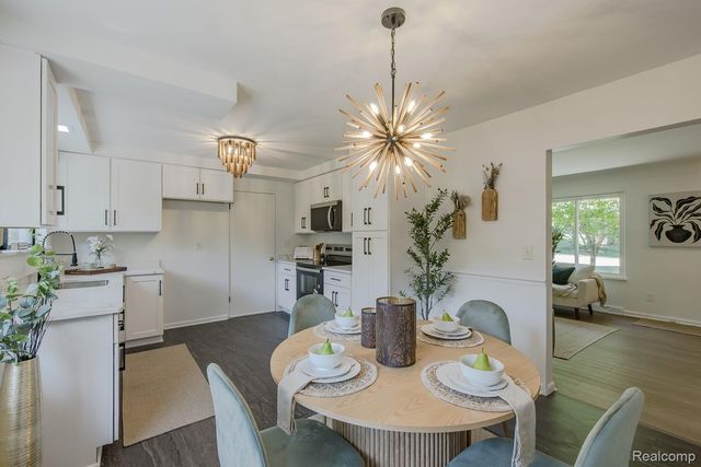 3161 Woodcrest Road, Rochester Hills, MI 48309