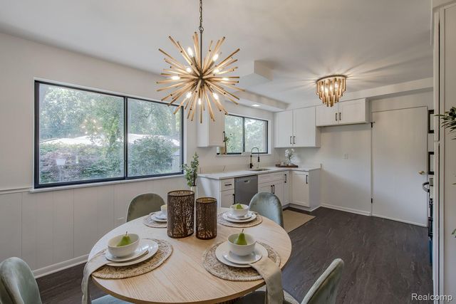 3161 Woodcrest Road, Rochester Hills, MI 48309
