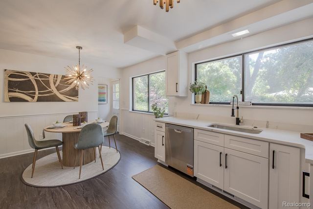 3161 Woodcrest Road, Rochester Hills, MI 48309