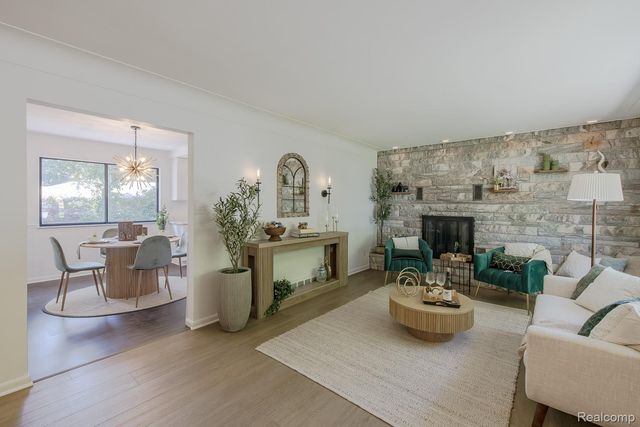 3161 Woodcrest Road, Rochester Hills, MI 48309