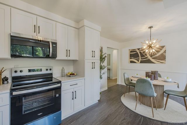 3161 Woodcrest Road, Rochester Hills, MI 48309