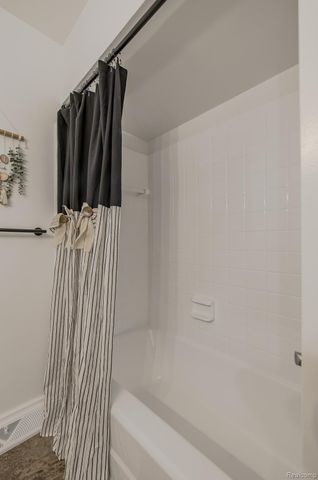 3161 Woodcrest Road, Rochester Hills, MI 48309