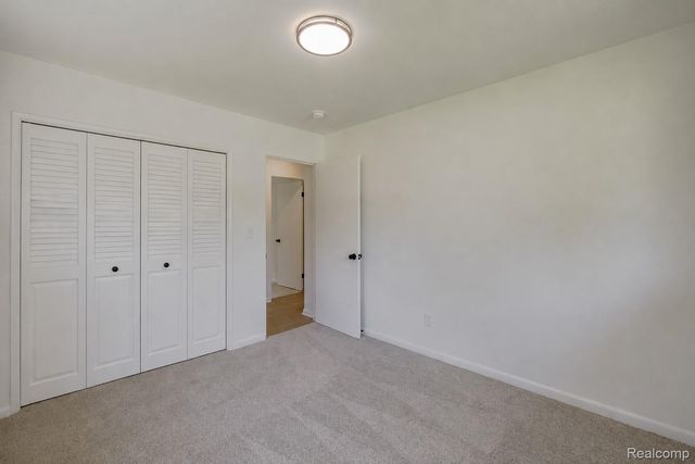 3161 Woodcrest Road, Rochester Hills, MI 48309