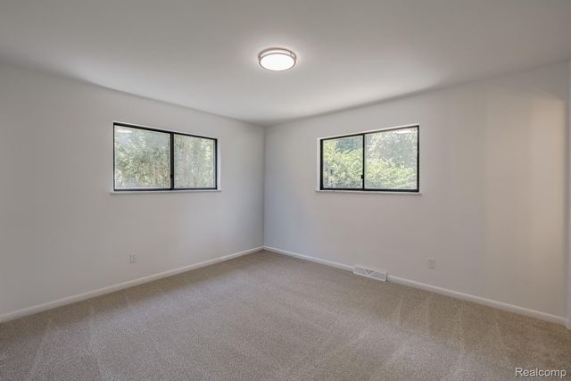 3161 Woodcrest Road, Rochester Hills, MI 48309