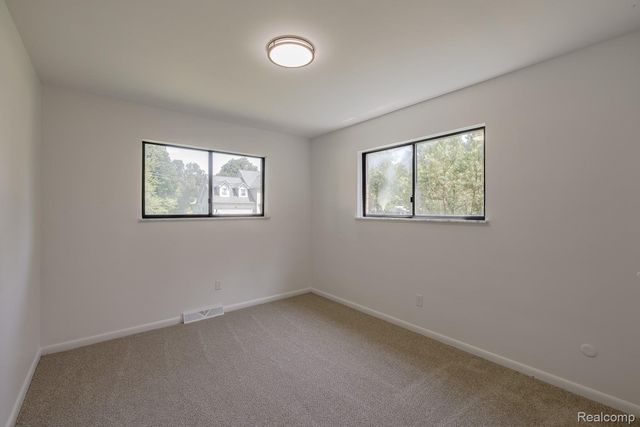 3161 Woodcrest Road, Rochester Hills, MI 48309