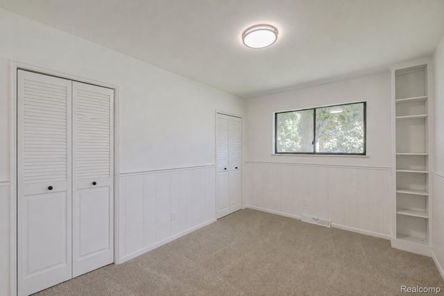 3161 Woodcrest Road, Rochester Hills, MI 48309