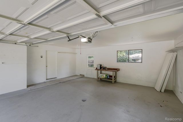 3161 Woodcrest Road, Rochester Hills, MI 48309