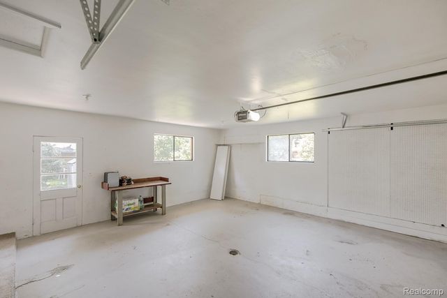 3161 Woodcrest Road, Rochester Hills, MI 48309