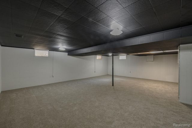 3161 Woodcrest Road, Rochester Hills, MI 48309