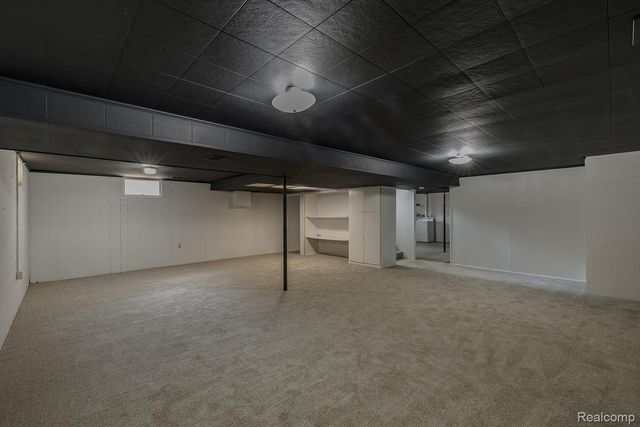 3161 Woodcrest Road, Rochester Hills, MI 48309