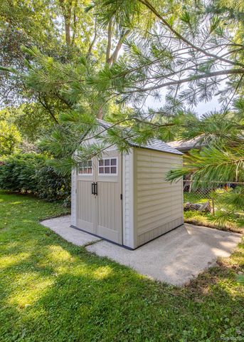 3161 Woodcrest Road, Rochester Hills, MI 48309