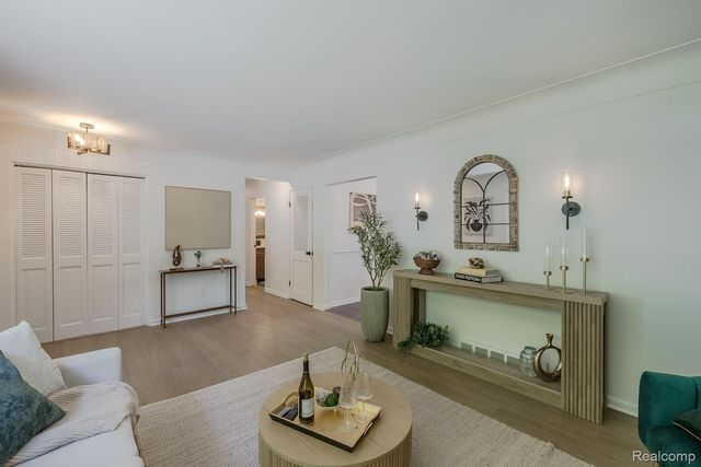 3161 Woodcrest Road, Rochester Hills, MI 48309