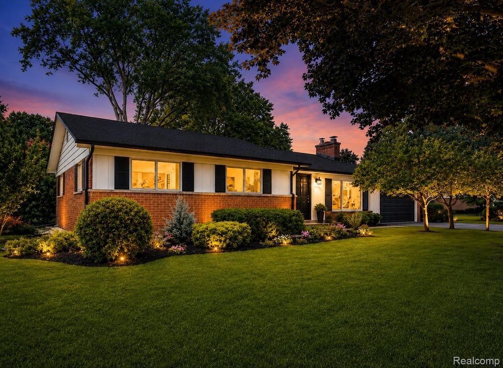 3161 Woodcrest Road, Rochester Hills, MI 48309