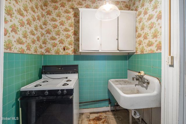 93 Ten Broeck Street, Albany, NY 12210