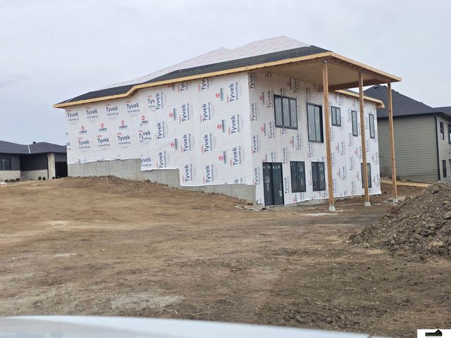 9400 Elm Creek Roads, Lincoln, NE 68520