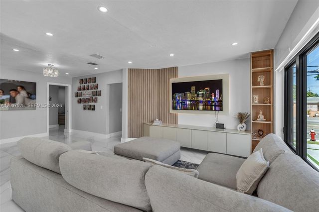 11 W 59th Street, Hialeah, FL 33012