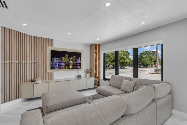 11 W 59th Street, Hialeah, FL 33012