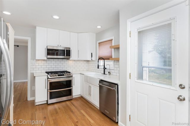 23645 Lawrence Avenue, Dearborn, MI 48128