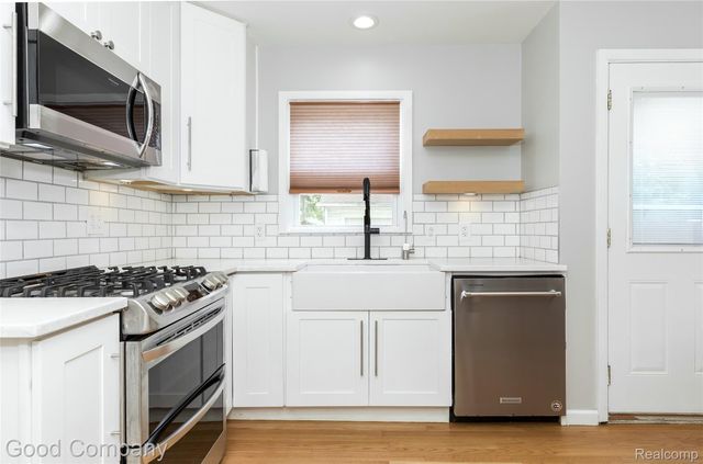 23645 Lawrence Avenue, Dearborn, MI 48128