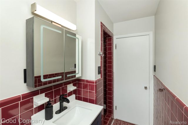 23645 Lawrence Avenue, Dearborn, MI 48128