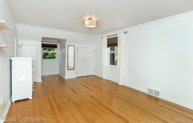 23645 Lawrence Avenue, Dearborn, MI 48128