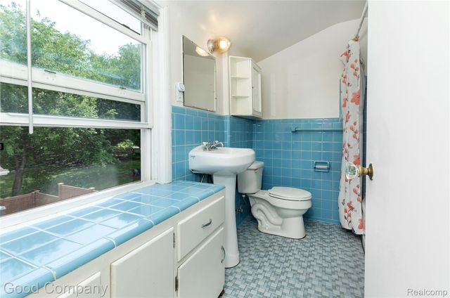 23645 Lawrence Avenue, Dearborn, MI 48128