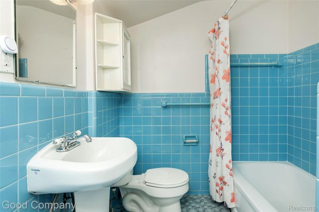 23645 Lawrence Avenue, Dearborn, MI 48128