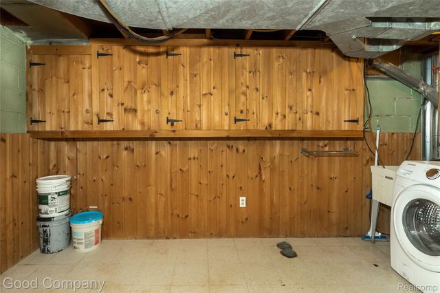 23645 Lawrence Avenue, Dearborn, MI 48128