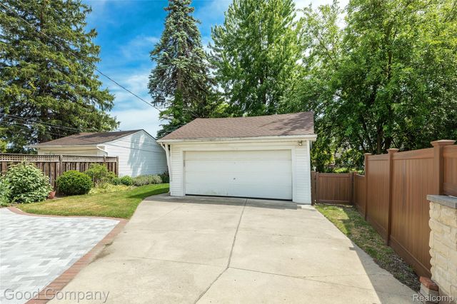 23645 Lawrence Avenue, Dearborn, MI 48128