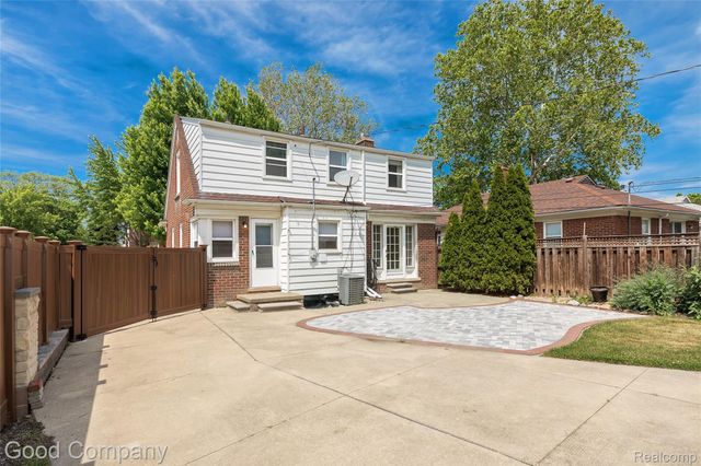 23645 Lawrence Avenue, Dearborn, MI 48128