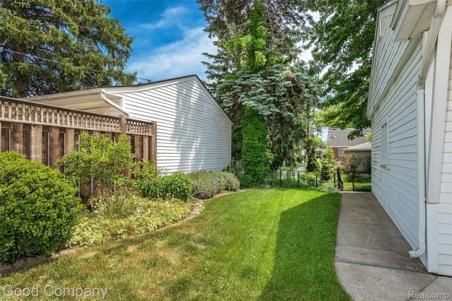 23645 Lawrence Avenue, Dearborn, MI 48128