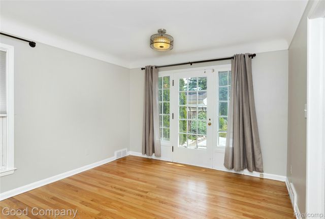 23645 Lawrence Avenue, Dearborn, MI 48128