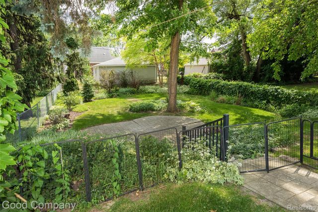 23645 Lawrence Avenue, Dearborn, MI 48128