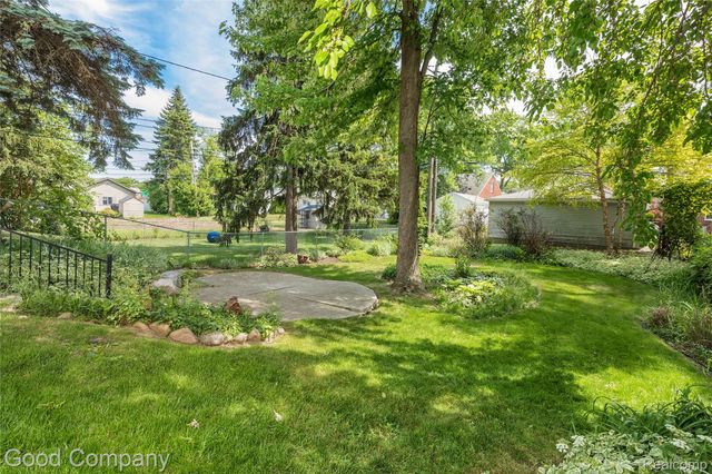 23645 Lawrence Avenue, Dearborn, MI 48128