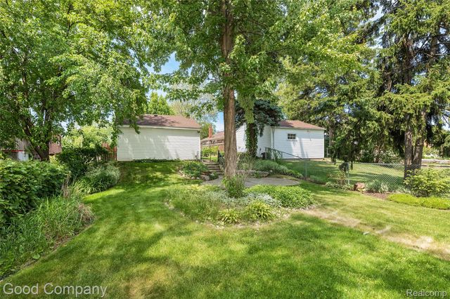 23645 Lawrence Avenue, Dearborn, MI 48128